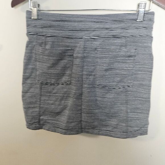 Athleta Metro Skort XXS Grey & White Stripe Zip Pockets Style 596974 - Picture 2 of 5